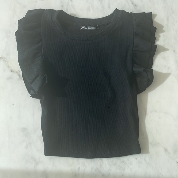 Zara Tops - Zara crop top with ruffle sleeves